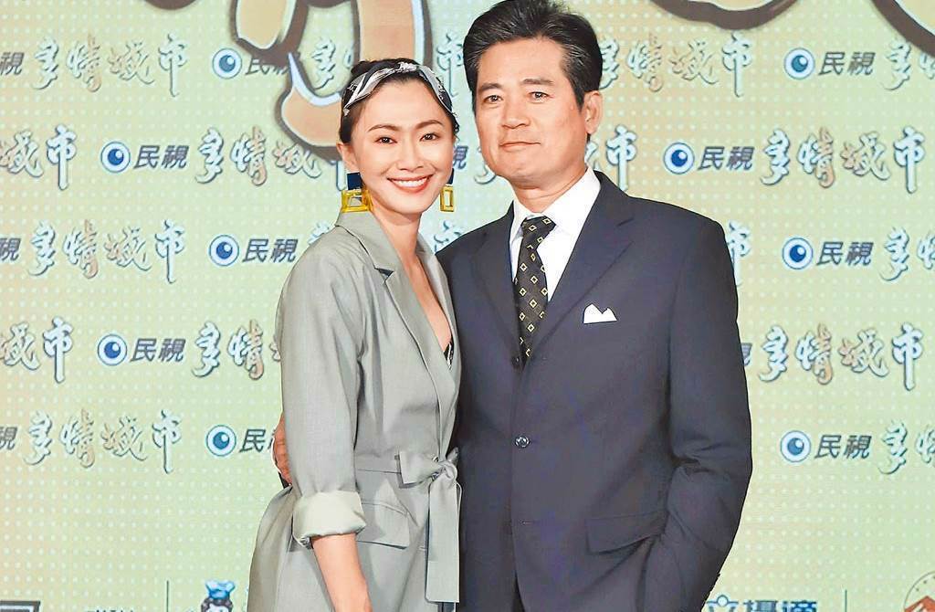 為了小三鬧翻？侯怡君親揭「和蕭大陸婚姻現況」　深夜吐露「20年傻傻過」
