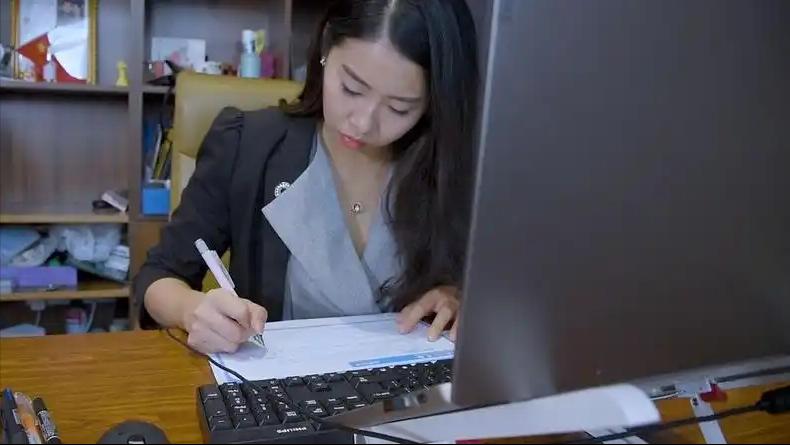 上崗未安排任務！每天幫老闆「跑腿帶早餐」從未給過飯錢　3個月後轉正「一看薪資條」瞬間愣住