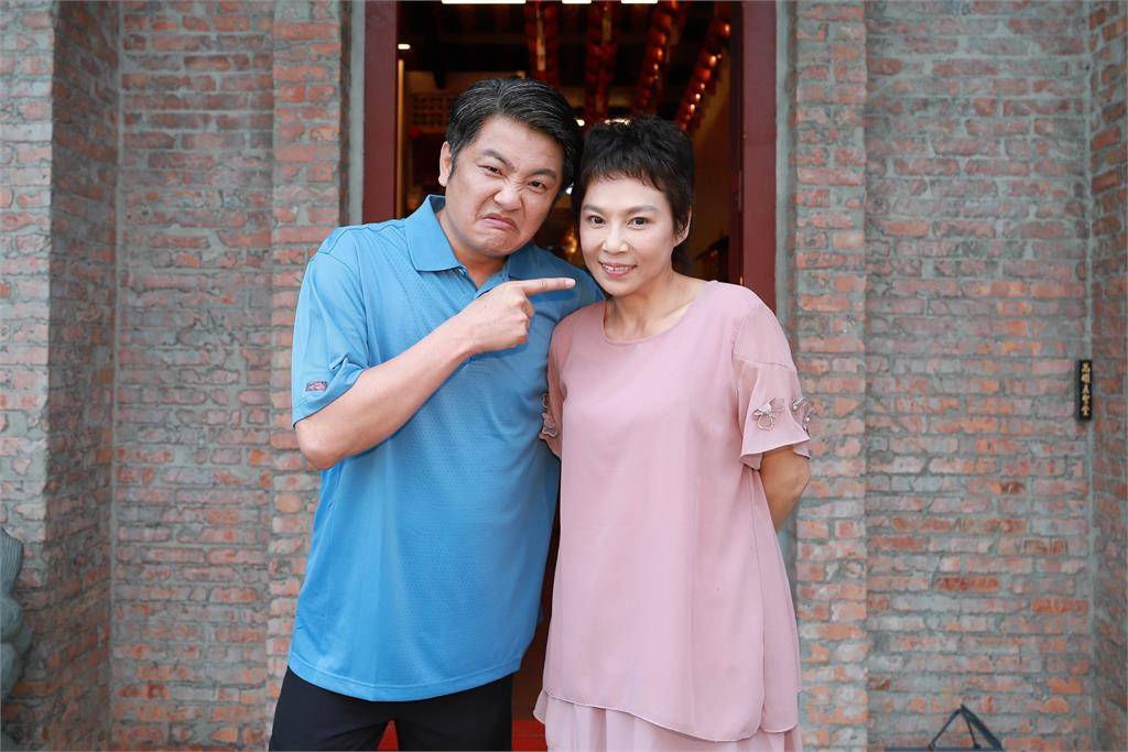 比八點檔狗血！本土女星大義滅親「送媽媽進牢房」　慘淪搖錢樹「20年爸爸是假的」