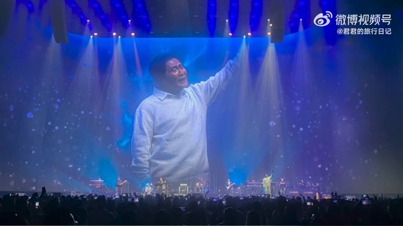 64歲情歌王子「中國開演唱會」一開口歌迷傻眼　「狂遞麥畫面曝」網愣：不復當年