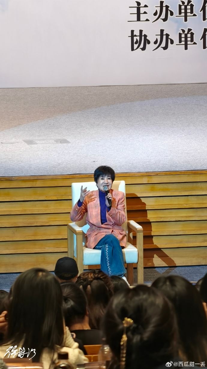 20多年未露面！76歲「歌仔戲天王」被直擊坐輪椅　粉絲心疼落淚「去年才送走她」