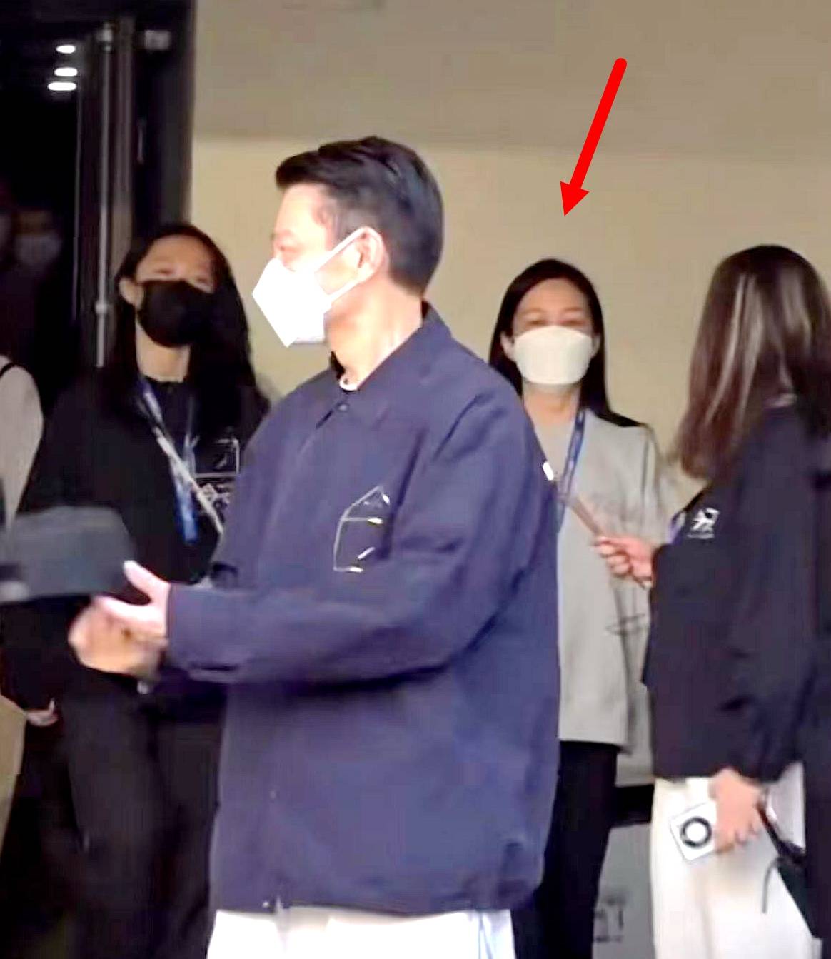 老來得女！劉德華12歲女兒「帶同學朝聖演唱會」　當她回眸一刻「臉蛋清純甜美」宛如朱麗蒨