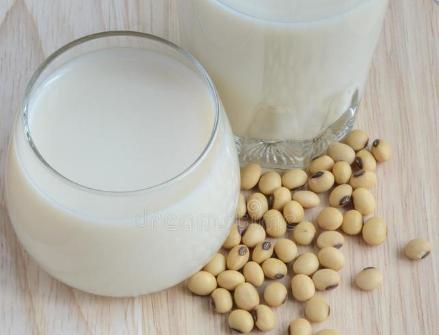 都是蛋白質寶庫！天天「喝豆漿」的人和「喝牛奶」的人　哪個更長壽：哈佛研究公布答案