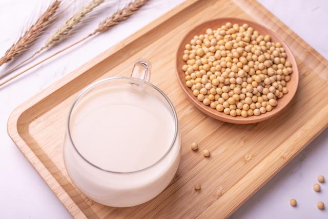 都是蛋白質寶庫！天天「喝豆漿」的人和「喝牛奶」的人　哪個更長壽：哈佛研究公布答案