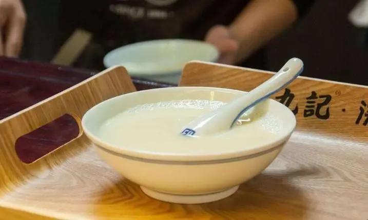 都是蛋白質寶庫！天天「喝豆漿」的人和「喝牛奶」的人　哪個更長壽：哈佛研究公布答案