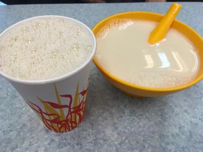 都是蛋白質寶庫！天天「喝豆漿」的人和「喝牛奶」的人　哪個更長壽：哈佛研究公布答案