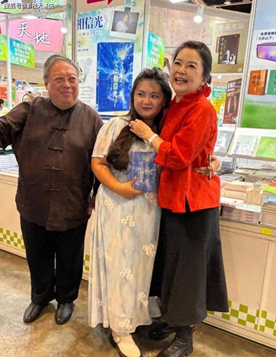 台灣四大美女胡慧中66歲為愛女復出 一家三口溫馨同框引熱議