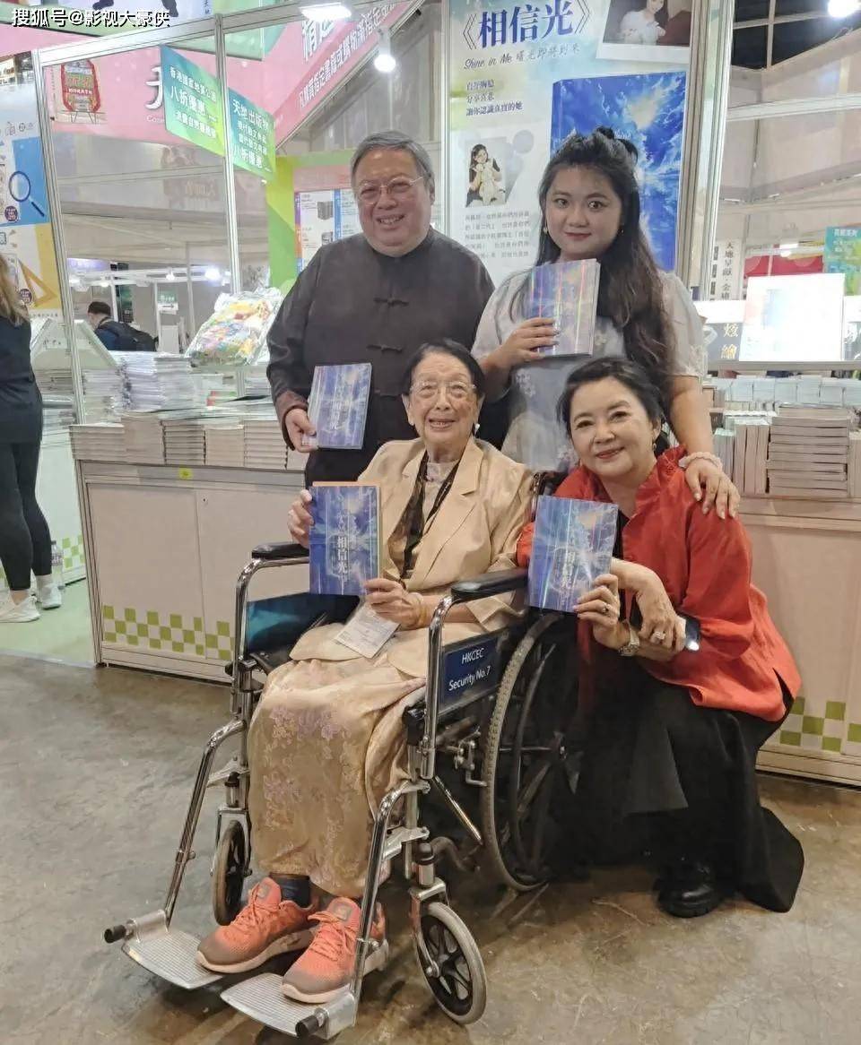 台灣四大美女胡慧中66歲為愛女復出 一家三口溫馨同框引熱議