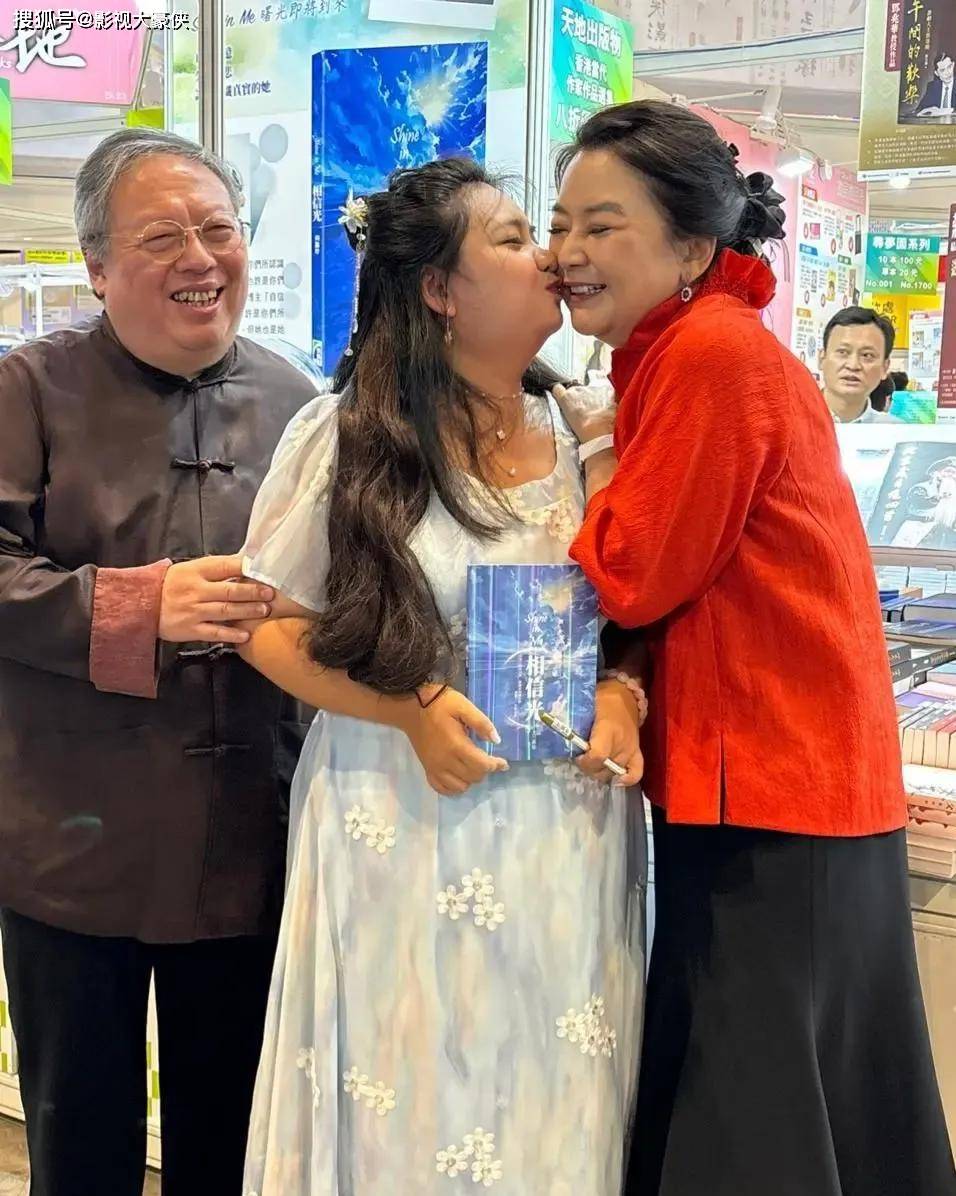 名列台灣四大美女!67歲女星「發福不敢認」為女兒亮相 「一家3口合體」掀熱議