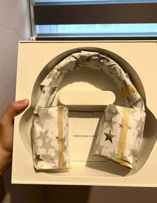 聖誕交換禮物抽到「頭戴式耳機」爽翻了　拿到手時「卻覺得怪怪的」拆開一看大傻眼