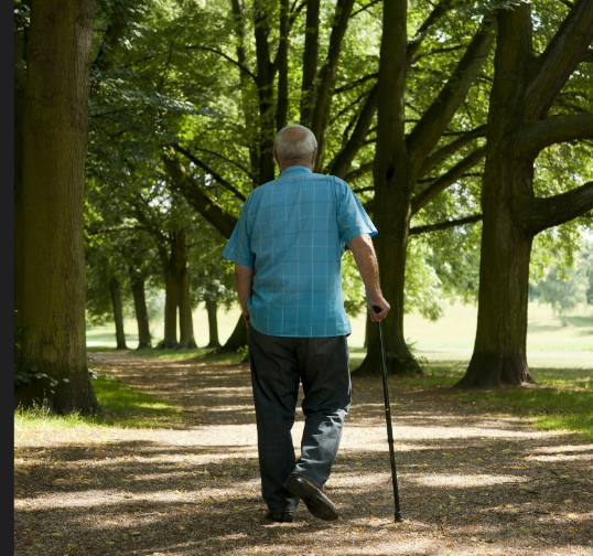 腎衰了,腳先知!腳出現「3種異常」表現 暗示腎臟快要「撐」不住了 :千萬不要忽視