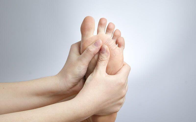 腎衰了,腳先知!腳出現「3種異常」表現 暗示腎臟快要「撐」不住了 :千萬不要忽視