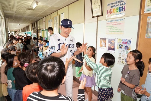 棒球大咖驚傳外遇！台灣12強賽間「摘婚戒密會小三」　前女星妻超正「為他險兩度流產」