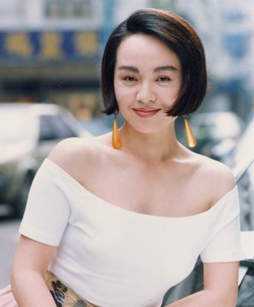 鬆口豪門秘辛！73歲天后「結婚發現老公秘密」　不惜「挺6月孕肚逃走」：寧可當單親媽媽