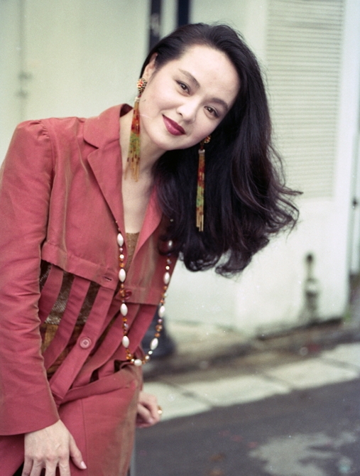 鬆口豪門秘辛！73歲天后「結婚發現老公秘密」　不惜「挺6月孕肚逃走」：寧可當單親媽媽
