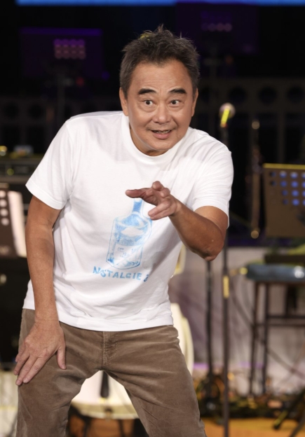 遭酒瓶砸破頭！66歲陳昇「急送醫開腦」求續命　他鬆口曝近況