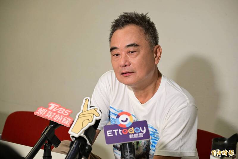 遭酒瓶砸破頭！66歲陳昇「急送醫開腦」求續命　他鬆口曝近況