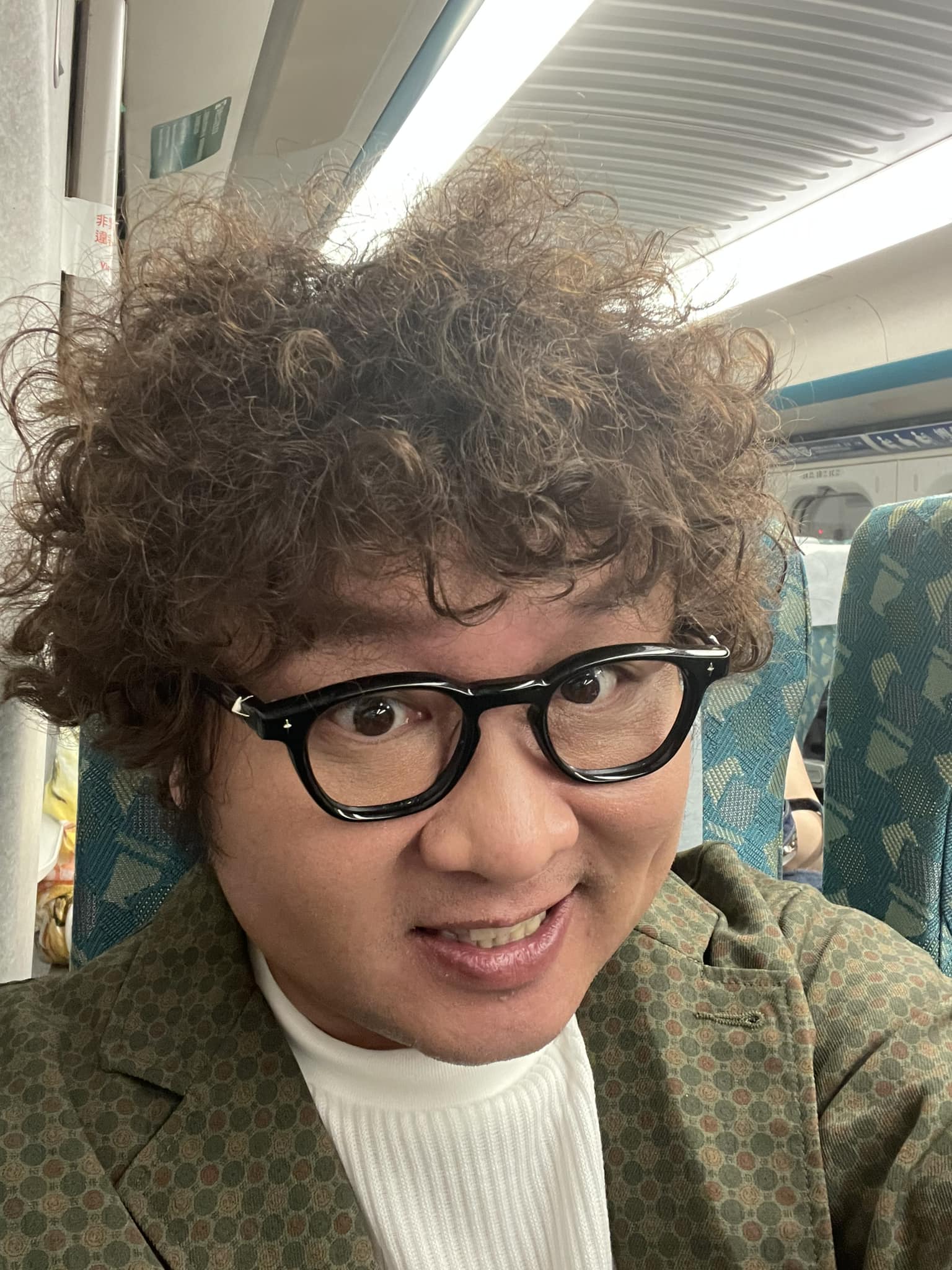 腦中風仍不離棄！43歲男星「宣布登記結婚」現身戶政被認出　娶小12歲女友「命是妳救的」