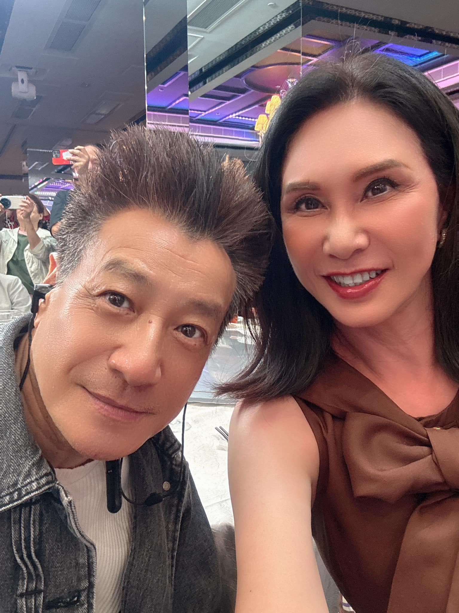 出獄回家！資深女星高調替「78歲富尪慶生」　「男方身材暴瘦」她貴氣十足掀熱議