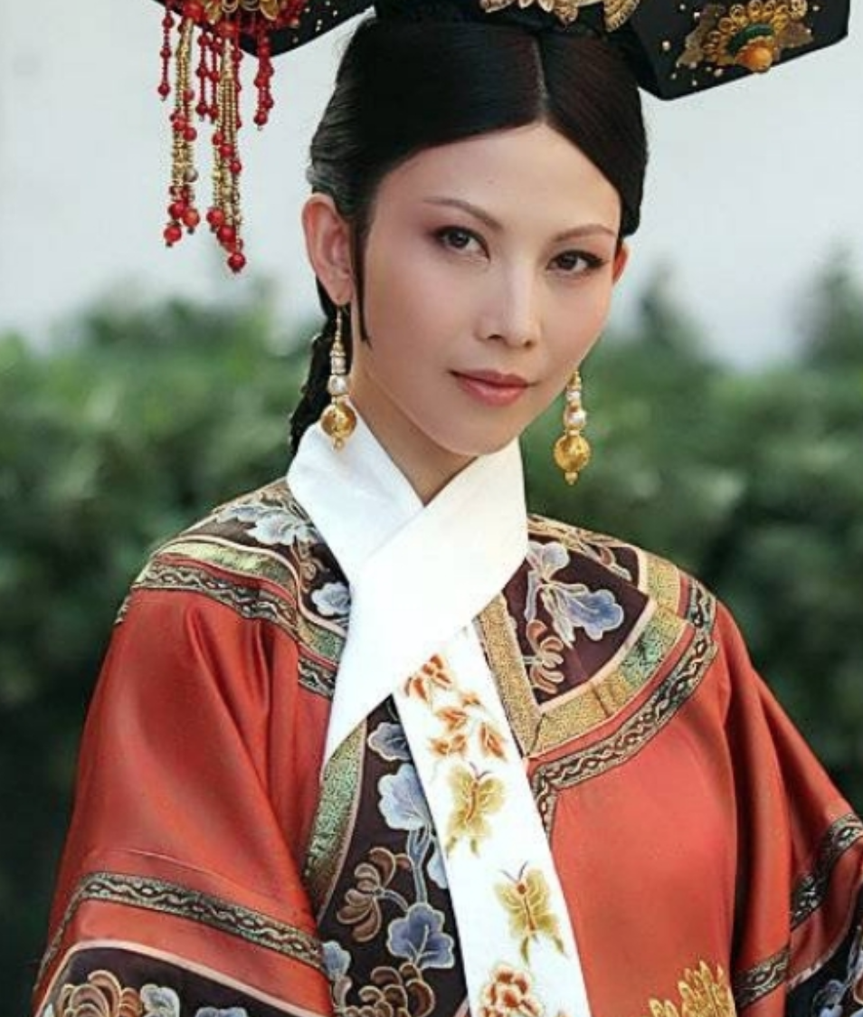 壞女人專業戶！52歲資深女星「私下親民舉動」圈粉無數　鏡頭一轉「老公模樣超詭異」網友全嚇壞