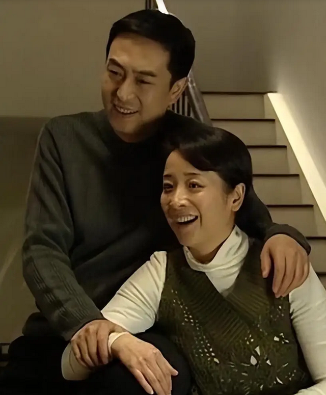 分居12年！資深女星被爆「多次出軌小鮮肉」　丈夫次次原諒「坐輪椅也不離婚」