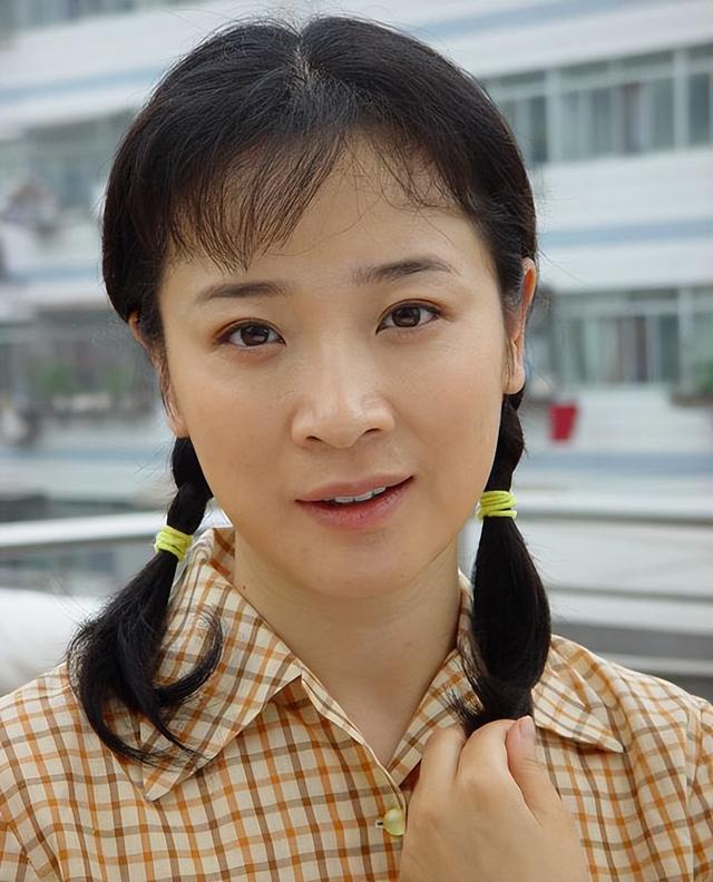 分居12年！資深女星被爆「多次出軌小鮮肉」　丈夫次次原諒「坐輪椅也不離婚」