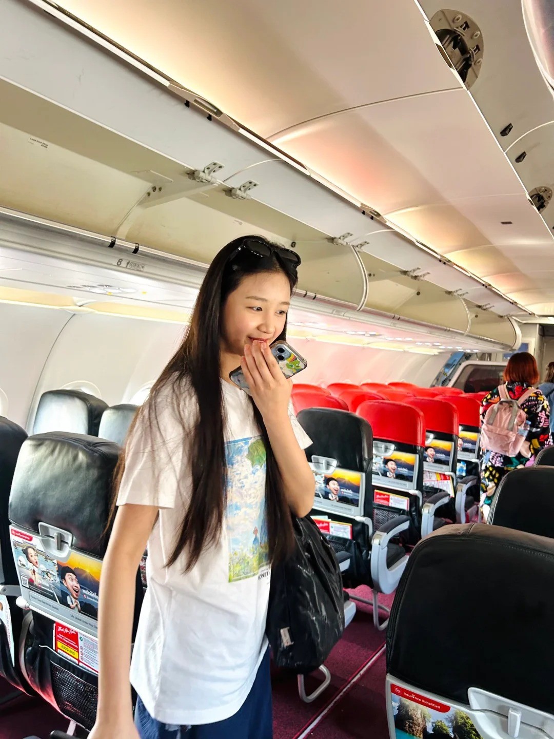 微微一笑美翻！飛機上遇見「清純系初戀級女孩」　仔細一看竟是「知名人氣女星」網全羨慕