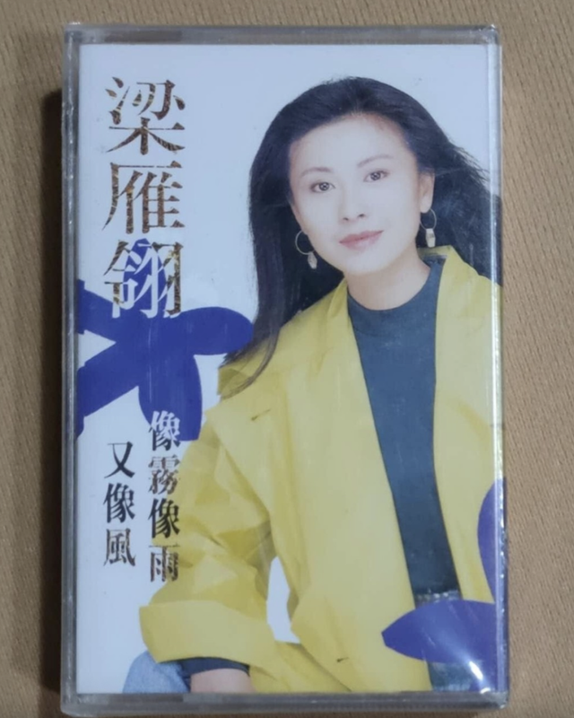 風靡一時！61歲資深女星「滿頭白髮身材發福」　一摘下墨鏡「優雅自信」經常四處旅遊