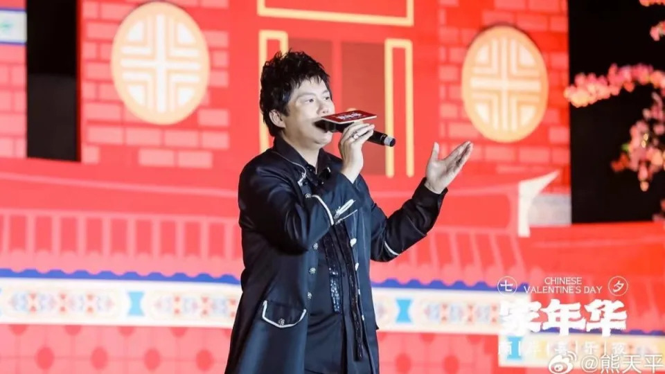 55歲情歌王子「罕登台開唱」遭酸發福髮量稀疏　「娶大陸歌手」婚後定居當地