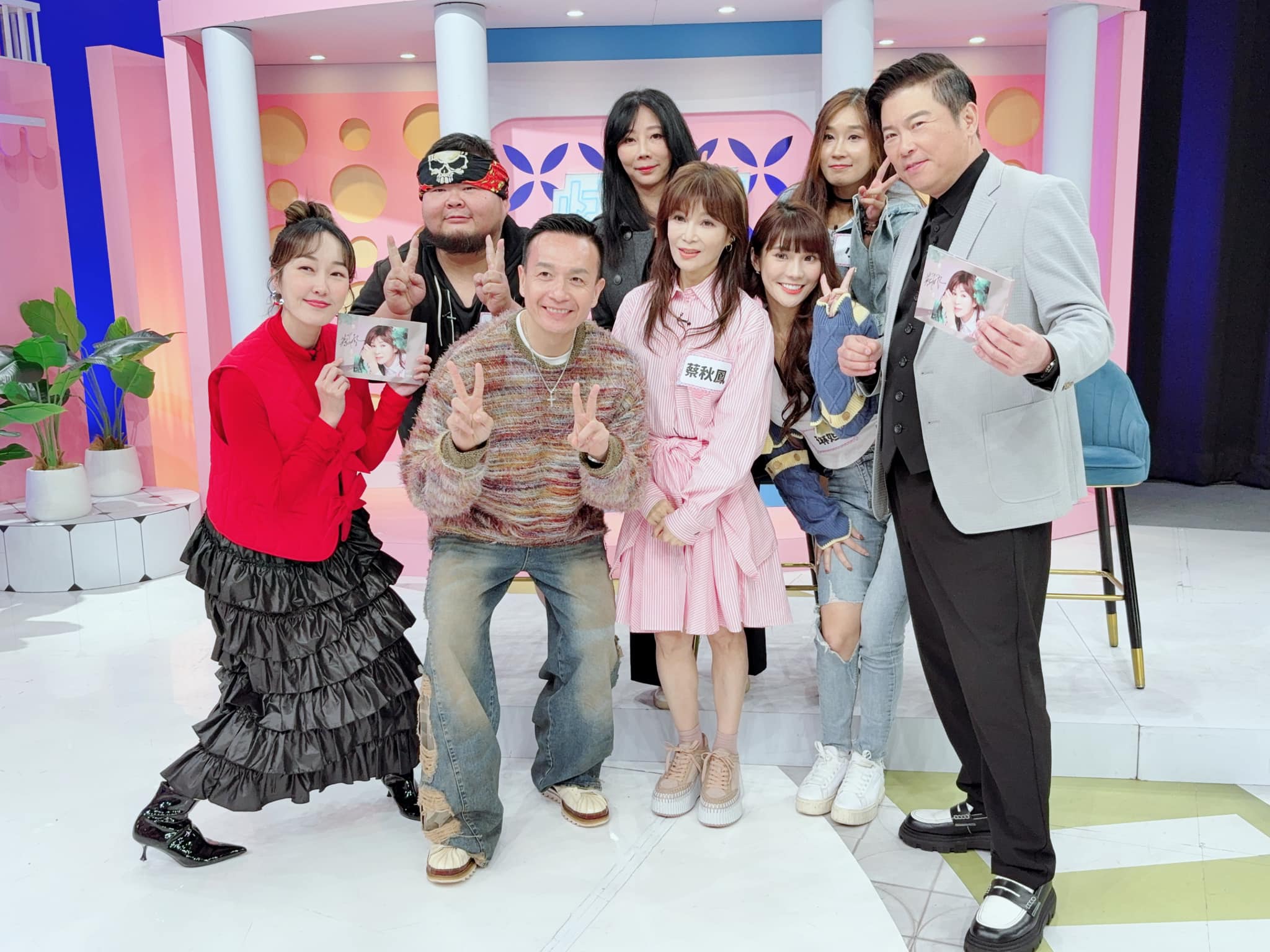 蔡秋鳳出事了！上台唱一半「突被黑衣人帶走」　「最終下場曝」餘悸猶存