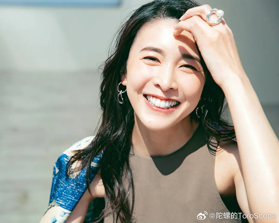 笑顏迷倒全國！當紅女星先有後婚「婚姻卻遭背叛」　遇第二春「卻突選擇輕生離開」震驚外界