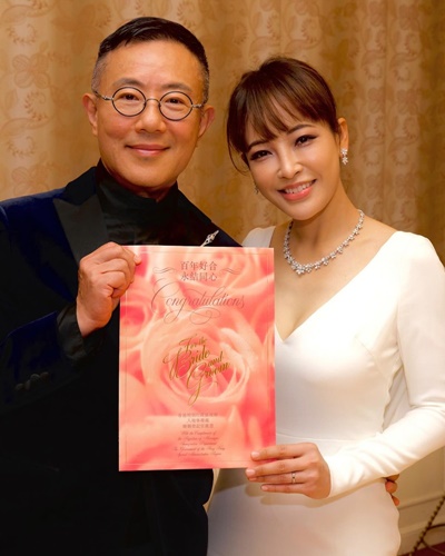 67歲知名男星宣布結婚！新婚妻曝光「舊愛大方祝福」　登記完「坐私人飛機度蜜月」
