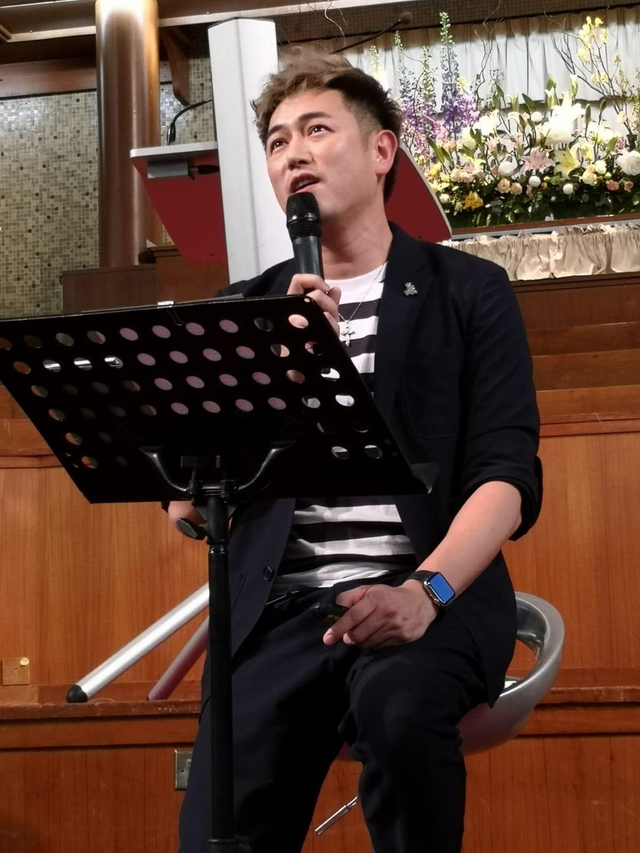 新年摯愛出殯！46歲男星「突曬棺木照」悲慟送別　目睹「推入火化」哽咽：我們再相見
