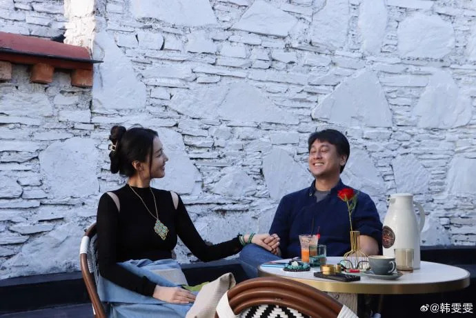 當年紅極一時！47歲男星接地氣「市場辦年貨」討價還價　「打扮像中年大叔」網愣：太落魄了