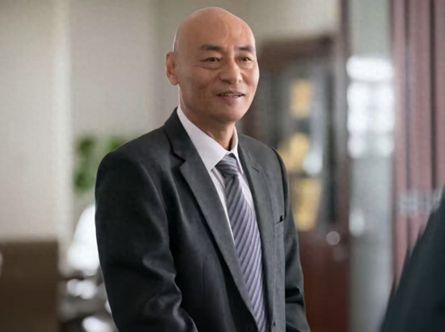 資深演員驟逝！年僅60歲「臨終一幕」被公開　躺病床上「骨瘦如柴」：親友圍一圈送別