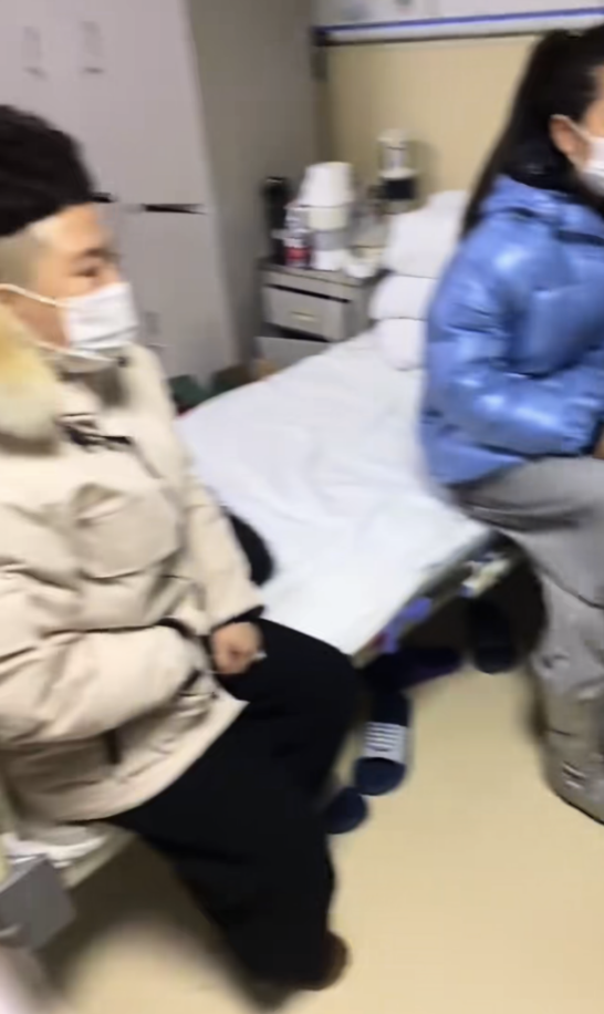 資深演員驟逝！年僅60歲「臨終一幕」被公開　躺病床上「骨瘦如柴」：親友圍一圈送別