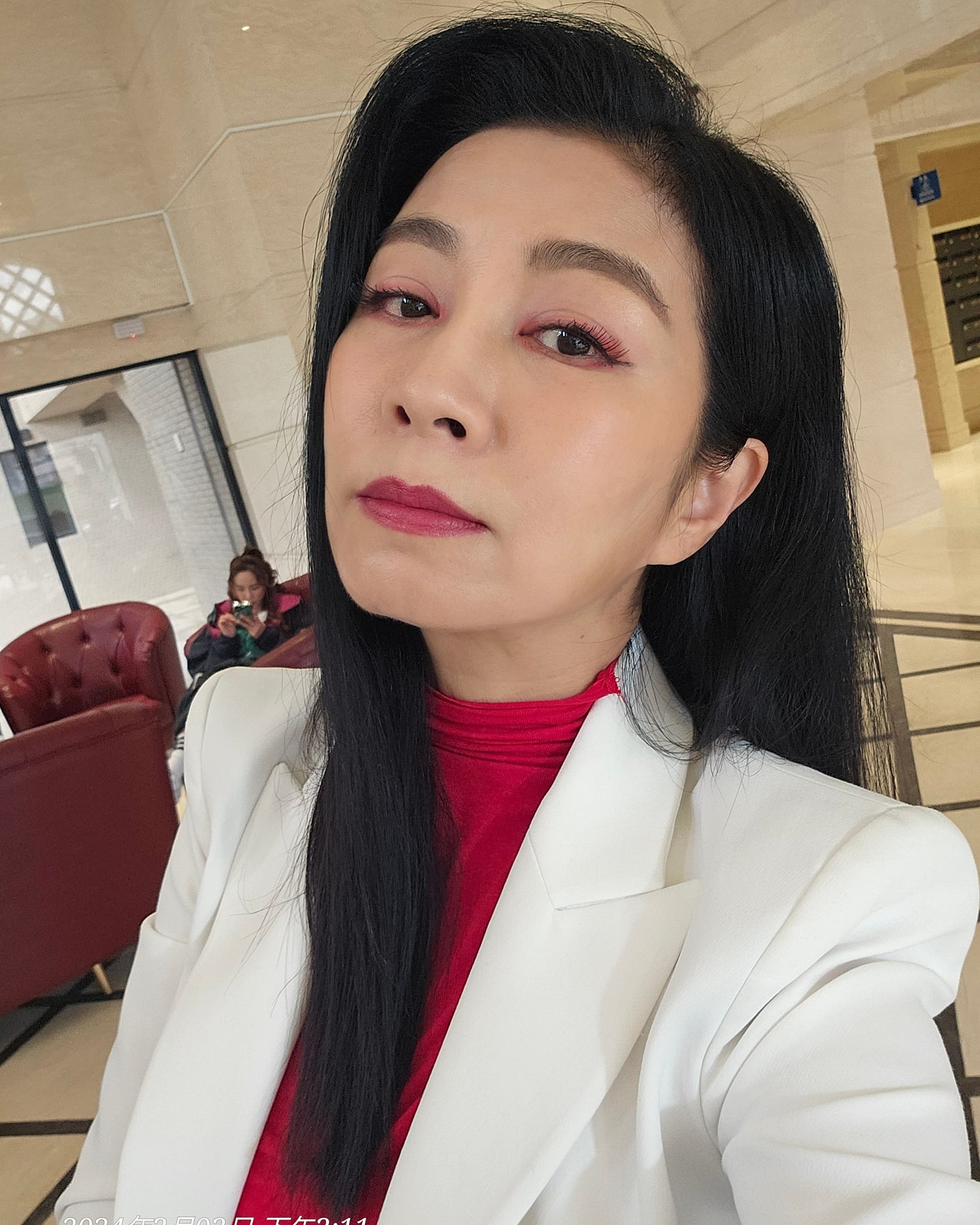 粉絲嚇壞！59歲玉女女星「突曬插針照」進醫院　驚爆罹癌「親回8字」報平安