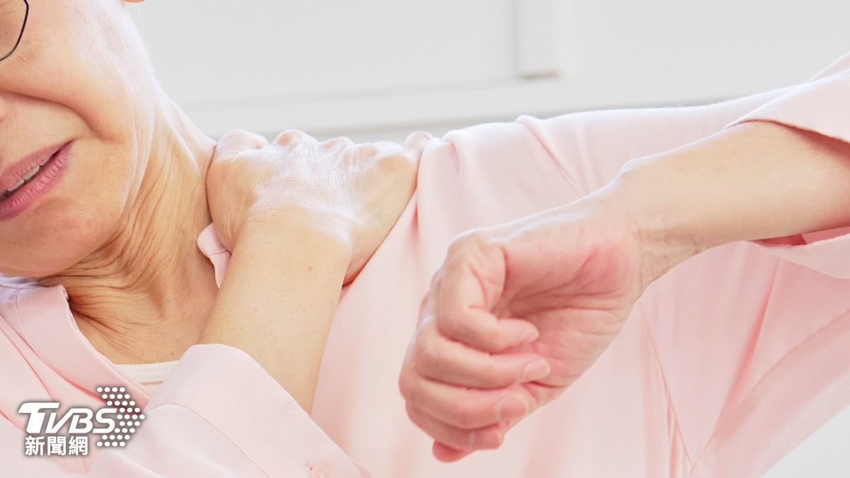 以為工作太操!早餐店老闆娘「長期腰痠背痛」不理會 突冒1症狀「查出已是晚期」:忽視九前兆