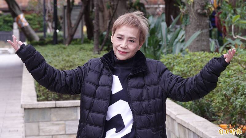 66歲歌后遭撞飛！送醫手術「劃開15公分」緊急停工　揭現況「一症狀纏身」嘆：沒好要再動刀