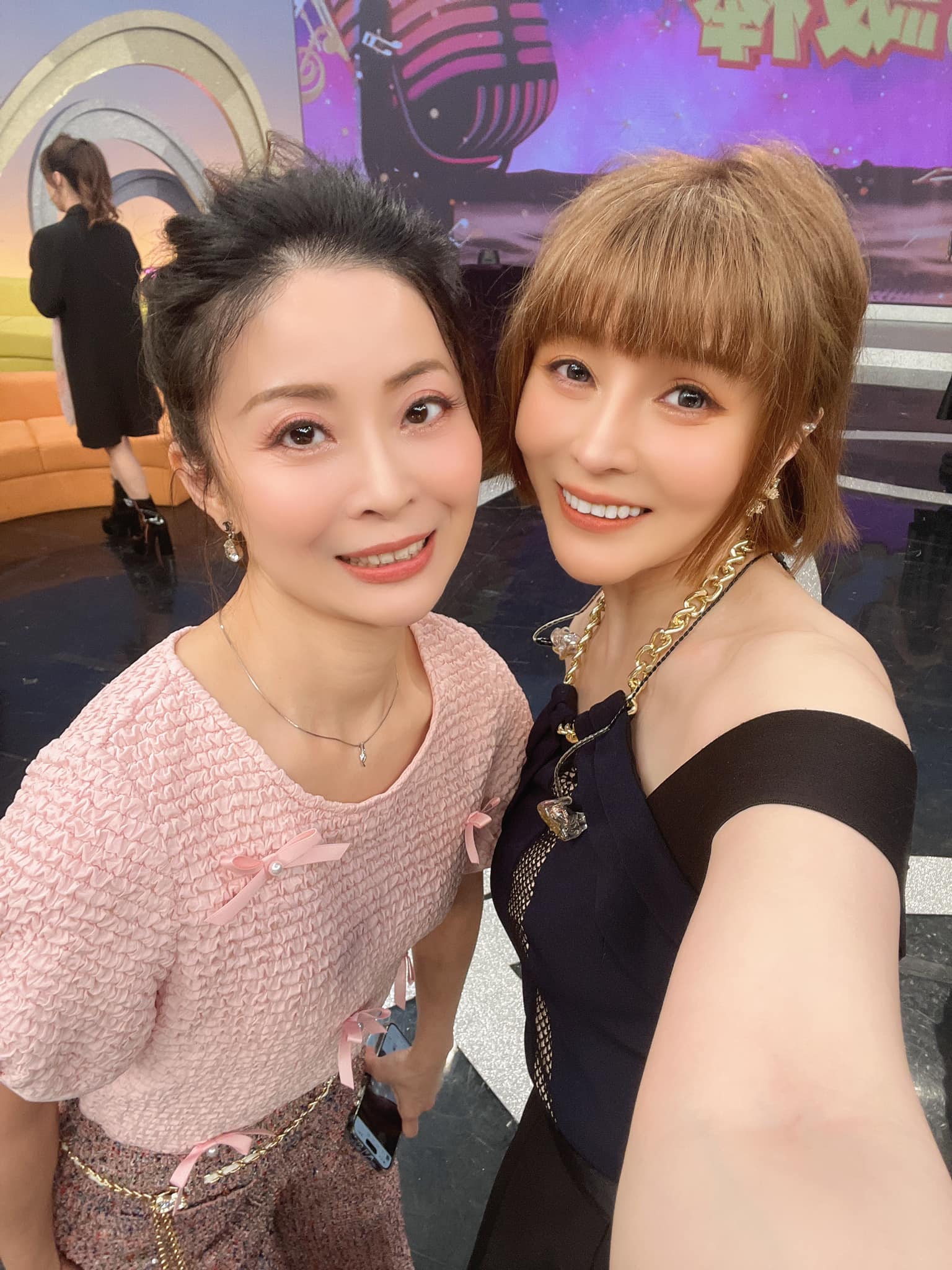 唱一半傳槍響!43歲台語歌手「演出喊卡避難」一片恐慌 全場四處竄逃「發抖躲後台」