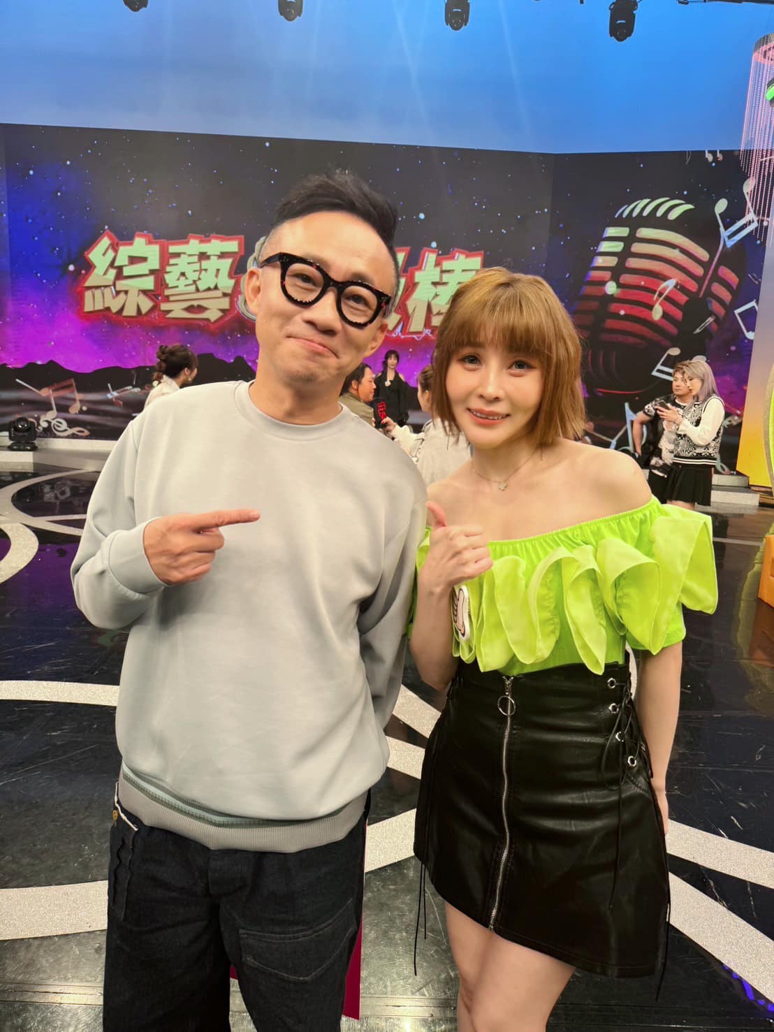 唱一半傳槍響!43歲台語歌手「演出喊卡避難」一片恐慌 全場四處竄逃「發抖躲後台」