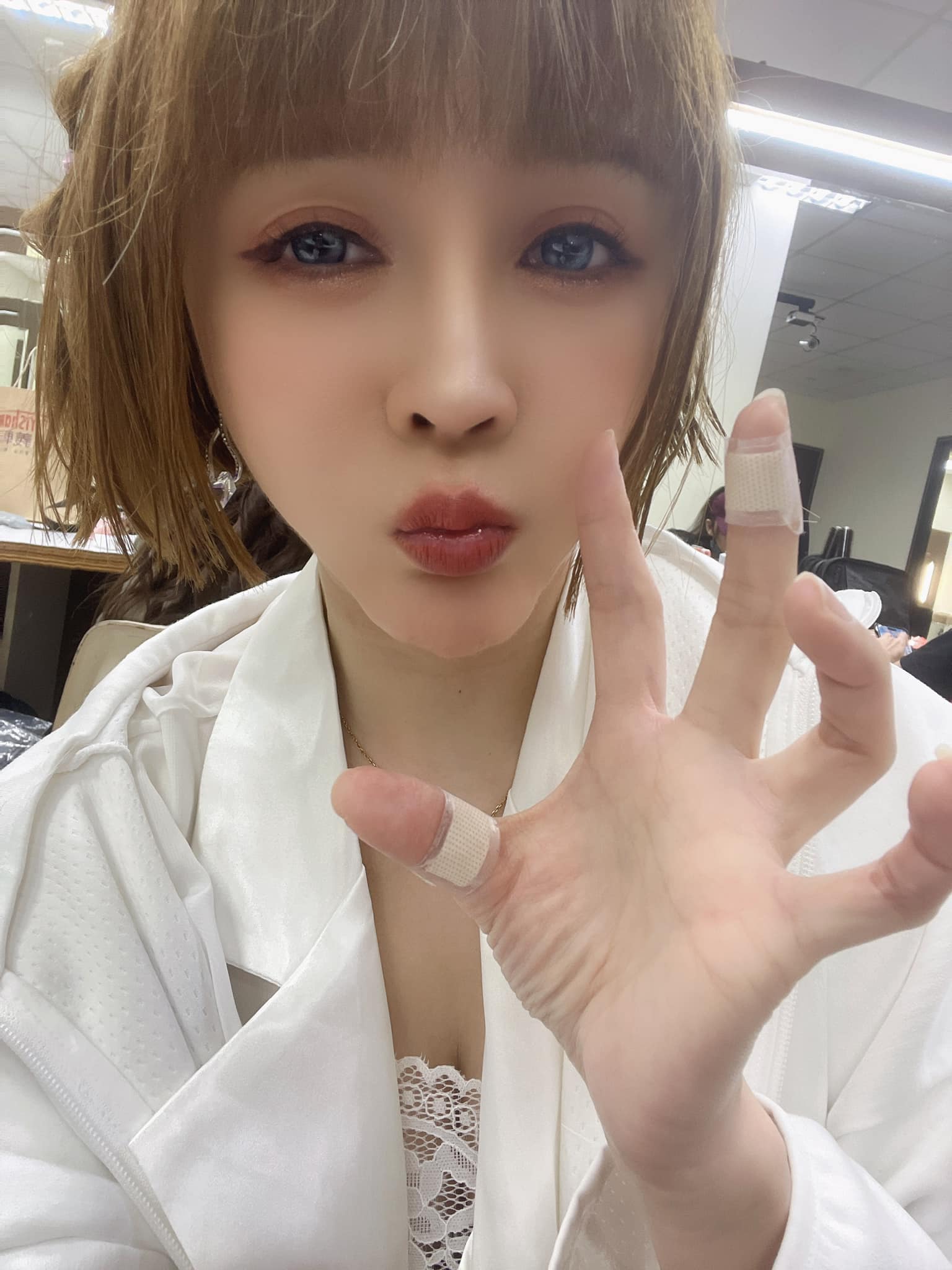 唱一半傳槍響!43歲台語歌手「演出喊卡避難」一片恐慌 全場四處竄逃「發抖躲後台」