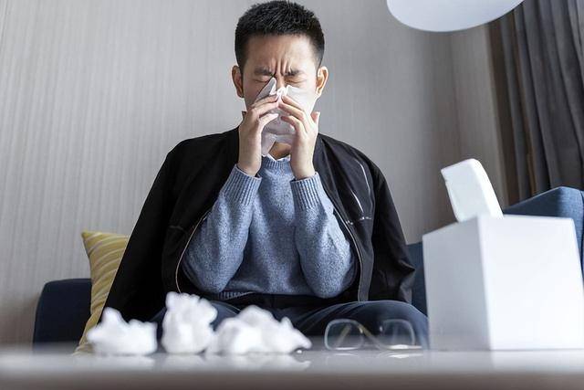 以為只是冷到！妙齡女「鼻塞2個月」以為感冒一直沒好　一查「已是癌末」醫嘆：症狀的確和感冒很像