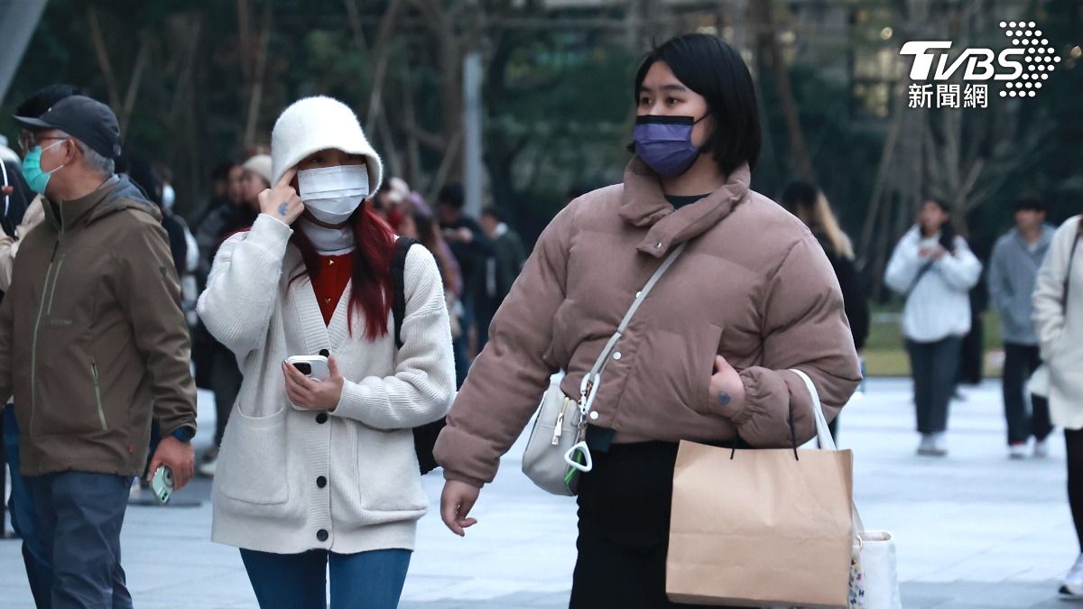 羽絨外套輸了!寒流來襲網大推「只要500塊超保暖外套」 價格親民「機車族也大推」:騎車穿也很夠