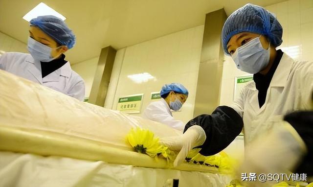 離世後想體面離開！殯儀館員工曝內幕「身體兩處要堵住」　看似不敬「卻維護最後的尊嚴」