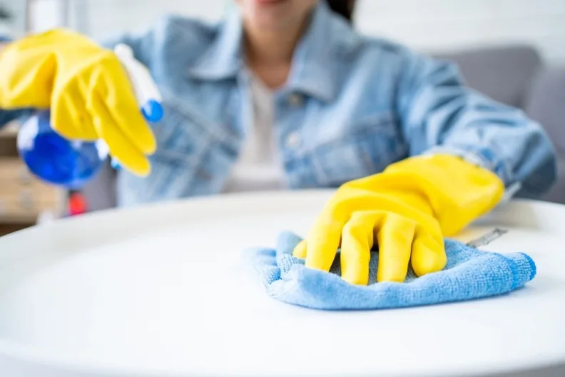 過年大掃除「60歲婦用漂白水」竟肺白一片送醫　譚敦慈提醒「千萬不要混和1物」