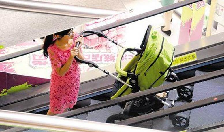 意外發現「波浪狀手扶梯」 到底有何用意？路人搖頭「根本多此一舉」內行人曝超貼心用途
