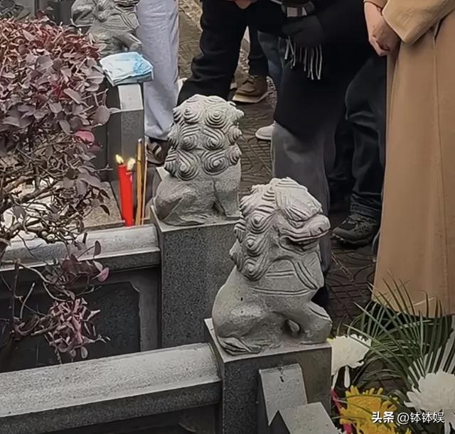 前妻離世13年！資深男星「每年偕女墓地祭拜」　「女兒長相隨媽媽」網啜泣