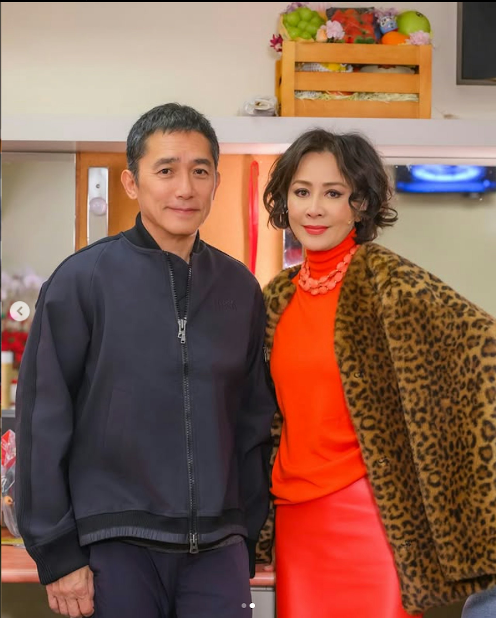59歲女星登黃山被偶遇！穿長羽絨服「外搭這一件」　「不顯胖還時尚」吸引全場焦點