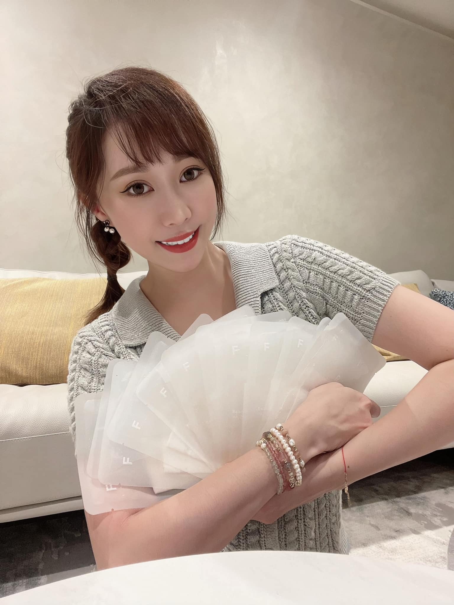 紅燈未減速！黃西田愛女「深夜遭計程車追撞」　「車頭全毀、氣囊炸裂」最新狀況曝光